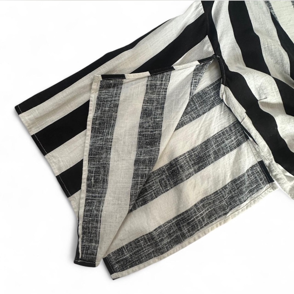 Bold Black and White Striped Tie Front Crop top with Kimono Style Sleeves Bardot - Picture 5 of 7
